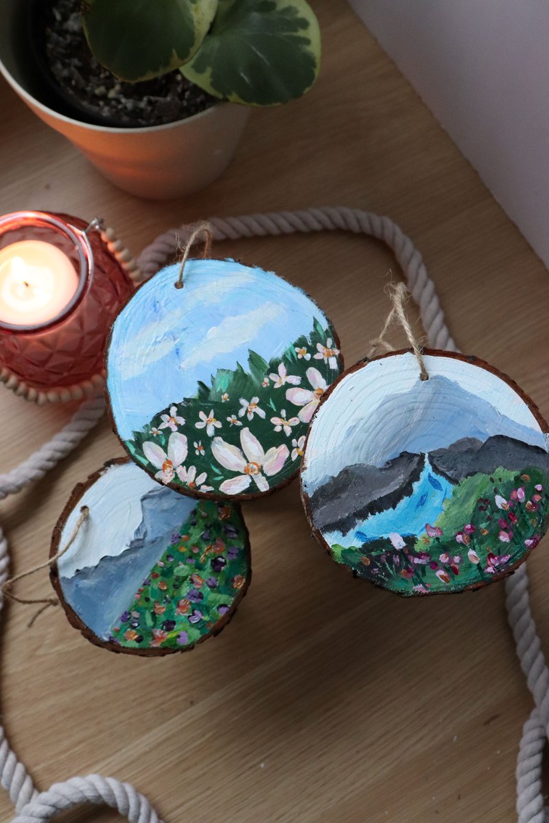 DurhamTourism's tweet photo. Get crafty and creative at a festive art workshop in #DurhamRegion! 🎨

🖌️ Holiday Wood Signs 🖌️
📍: Markets Ontario, #Bowmanville
🗓️: Nov. 30

🎄 Ornament Painting 🎄
📍: Unique Town Boutique, #Whitby
🗓️: Nov. 30

❄️ Icy Inspirations ❄️
📍: @TheRMG, #Oshawa
🗓️: Dec. 10 https://t.co/KtAmrmMamG