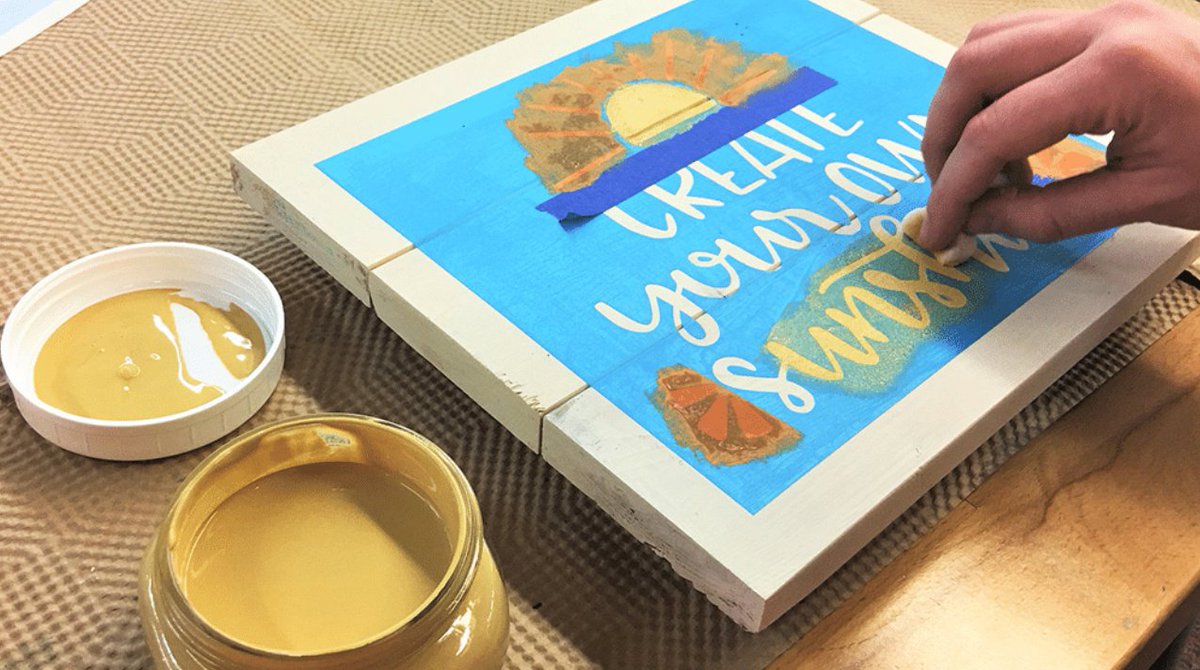 Get crafty and creative at a festive art workshop in #DurhamRegion! 🎨

🖌️ Holiday Wood Signs 🖌️
📍: Markets Ontario, #Bowmanville
🗓️: Nov. 30

🎄 Ornament Painting 🎄
📍: Unique Town Boutique, #Whitby
🗓️: Nov. 30

❄️ Icy Inspirations ❄️
📍: @TheRMG, #Oshawa
🗓️: Dec. 10