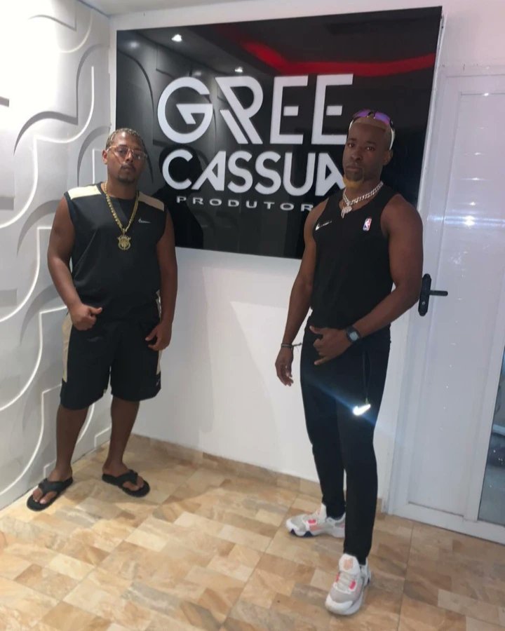 bigtapa18_'s tweet photo. TBT do dia que a gente marolou na @greecassuaprodutora https://t.co/8F2J5gWGep
