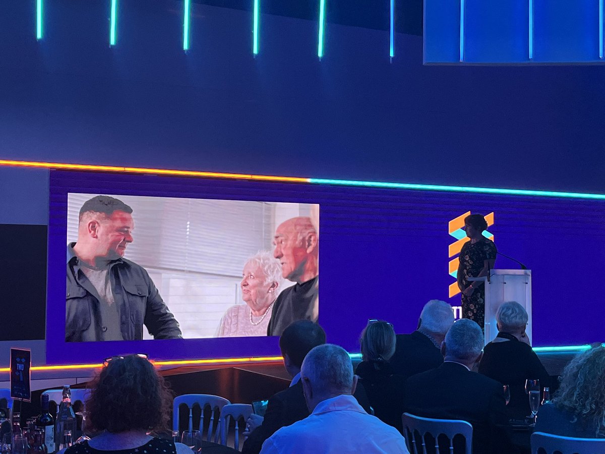 Annie Robertson tweet media