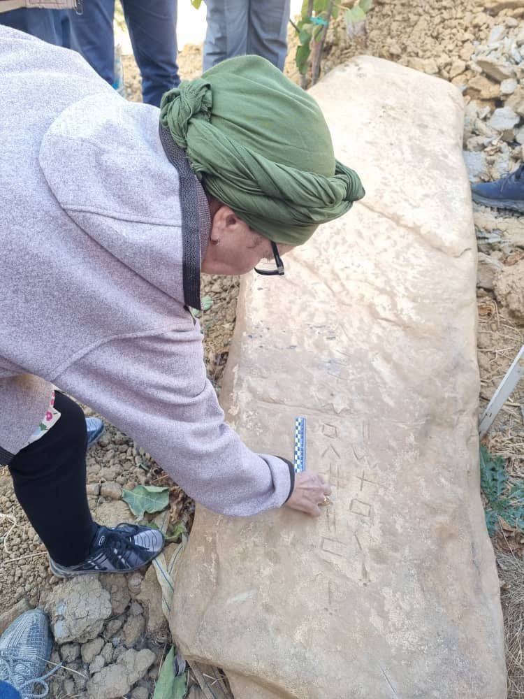 HistoireAmazigh's tweet photo. 🔍 21/11/2023 – Découverte d’une nouvelle stèle #libyque en #Algérie 🇩🇿 dans la wilaya de #Médéa, confirmée hier par la Direction de la Culture et des Arts de l'État de Médéa. https://t.co/vqS2SQt2V9