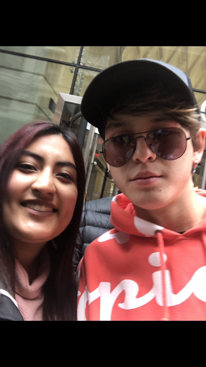 j_oc04's tweet photo. Feliz cumpleaños mi @christophervele 🩷🩷🩷🩷 https://t.co/bg5AemwF4g