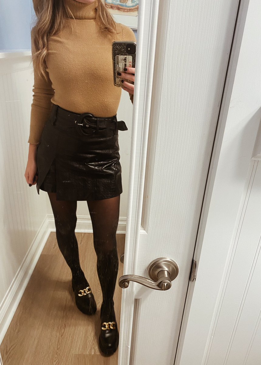 littleapostate's tweet photo. thanksgiving day fit, first time in a month I’ve dressed like I was leaving the house (but I’m not). Can’t wait to pretend I don’t hate vaccines or the government for the next five hours https://t.co/ssld2ixeSi