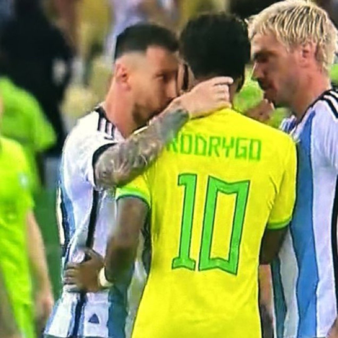 Lavozgalactica's tweet photo. La forma en que el mundo del fútbol ignora el comportamiento reciente de Messi es repugnante. Habrían crucificado a Cristiano por esto. https://t.co/6kxe8JLqwe