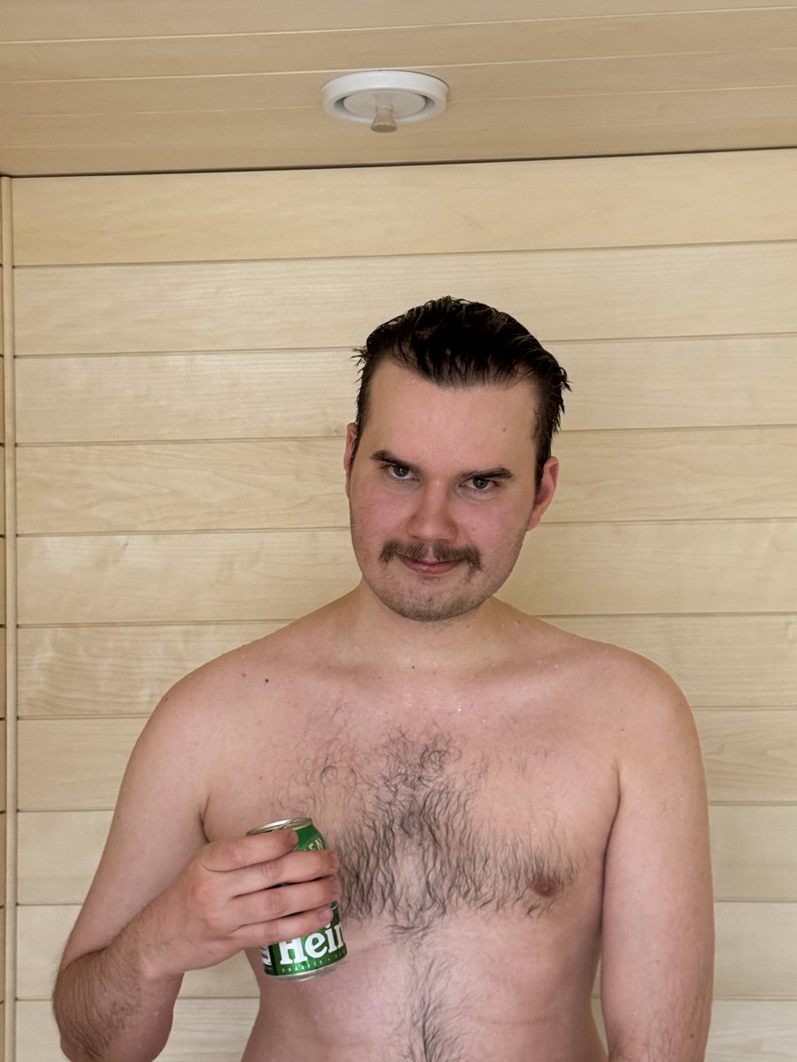 #SaunanLämmöllä olemme taistelemassa voitosta ALLSTARS JOUKKUETTA VASTAAN,, LÖYSIN TÄMÄN JUOPON SAUNASTANI <a href="/Terodeee/">Tero Dahlström</a> VOITTEKO SOITTAA VIRKAVALLAN????