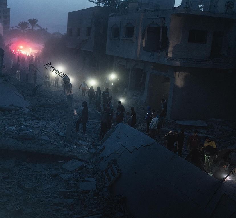 motazazaiza9's tweet image. An air strike on my neighbourhood caused a number of casualties and injuries. 
It was 5:35 am when the air strike occurred, and the night before was crazy where the bombing didn’t stop. 
The Israeli army delayed the (Pause of War) for tomorrow Friday.