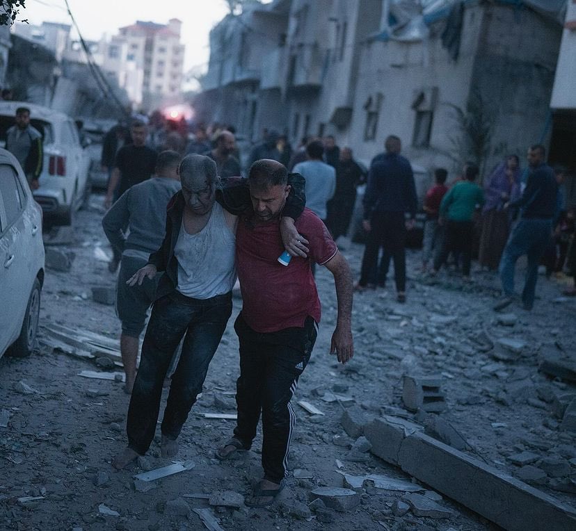 motazazaiza9's tweet image. An air strike on my neighbourhood caused a number of casualties and injuries. 
It was 5:35 am when the air strike occurred, and the night before was crazy where the bombing didn’t stop. 
The Israeli army delayed the (Pause of War) for tomorrow Friday.