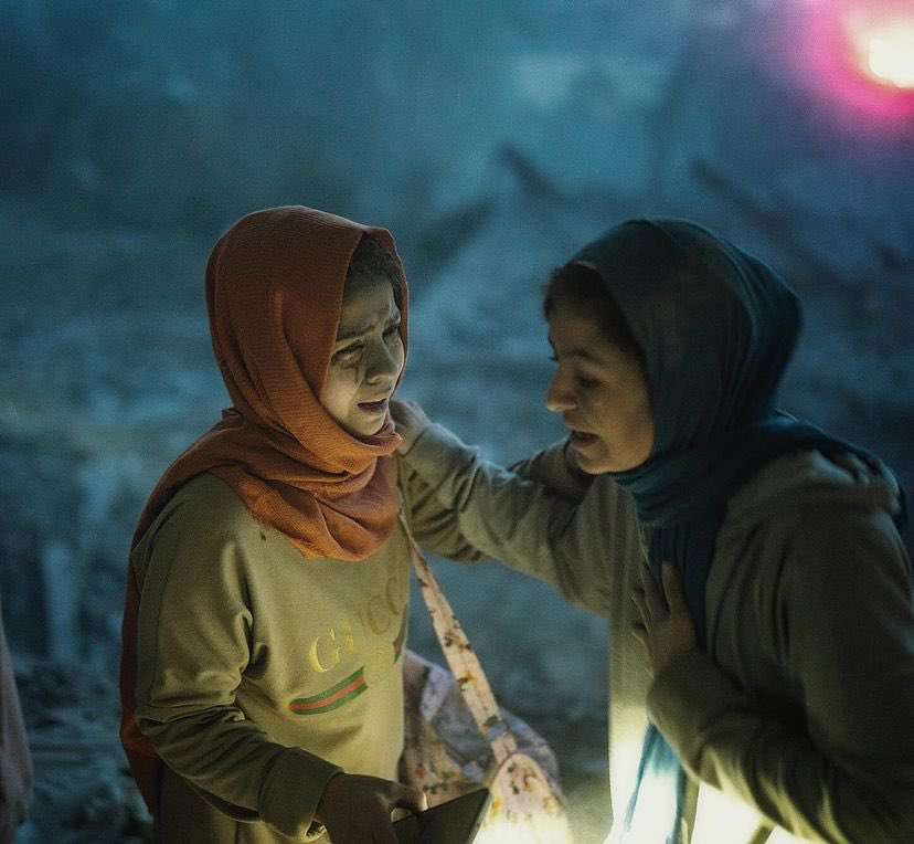 motazazaiza9's tweet image. An air strike on my neighbourhood caused a number of casualties and injuries. 
It was 5:35 am when the air strike occurred, and the night before was crazy where the bombing didn’t stop. 
The Israeli army delayed the (Pause of War) for tomorrow Friday.