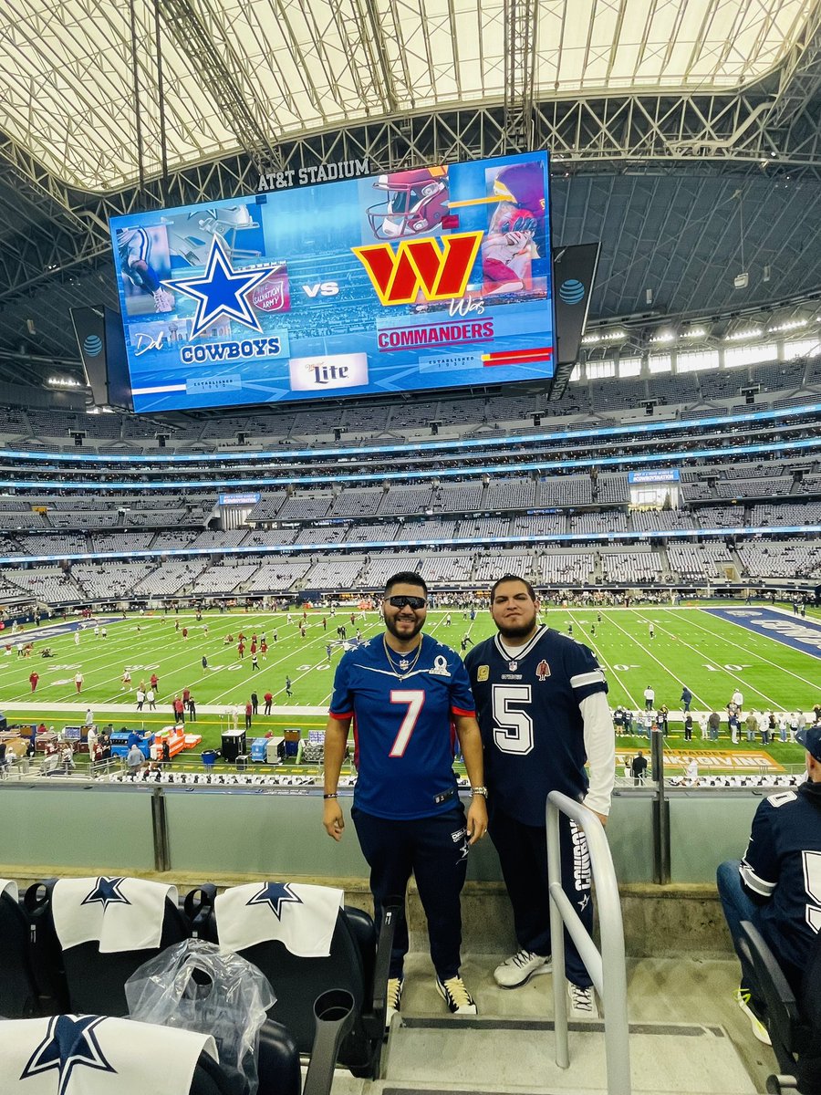 Kuno75's tweet photo. 5th year in a row coming and this time our first Thanksgiving game ๐ฆ @JGMamba #ClassOf11 #DallasCowboys #JerrysWorld #WASvsDAL https://t.co/pd10uA4PeV