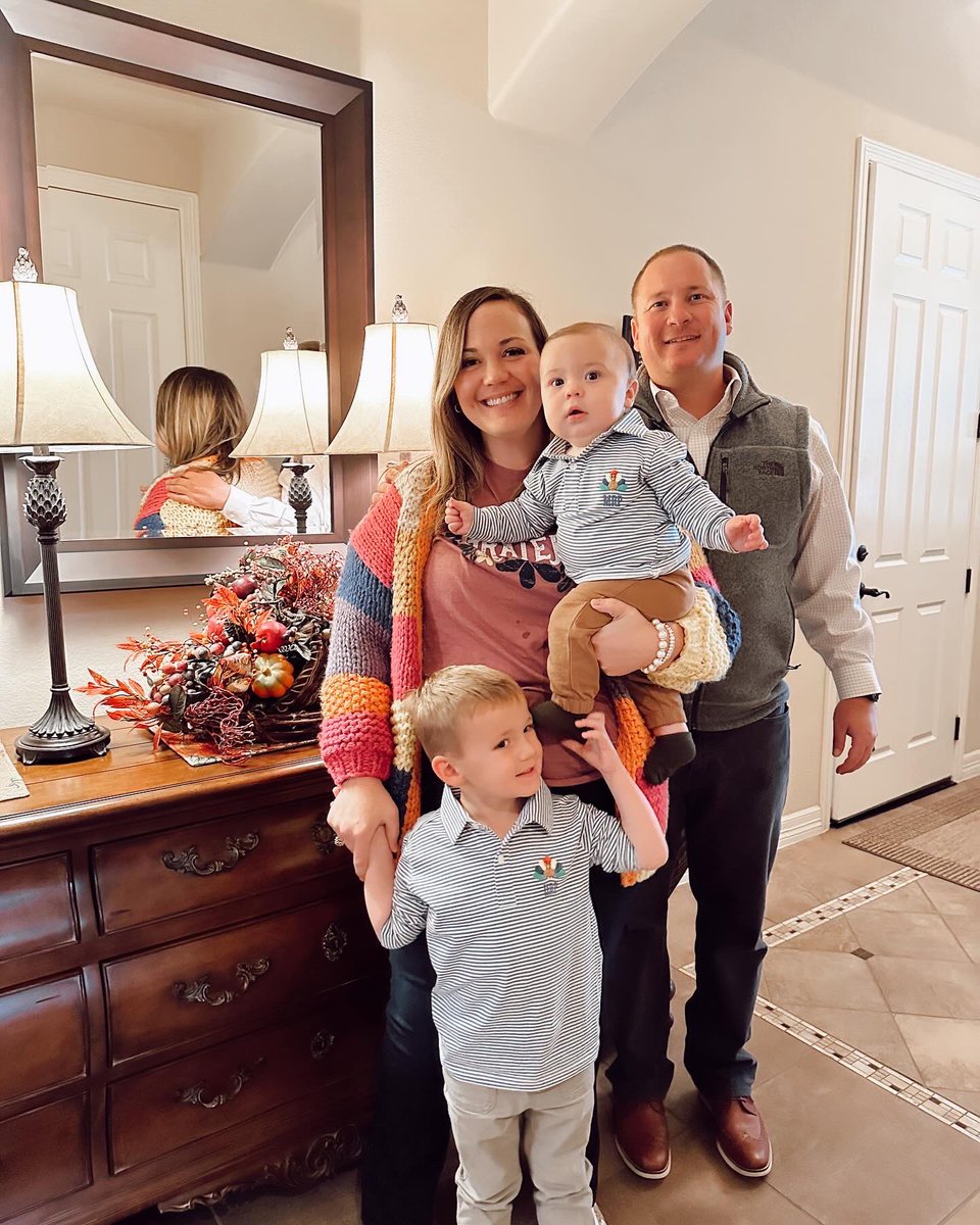 Haydenp14's tweet photo. 3/4 looking at the camera! Happy Thanksgiving! https://t.co/OmogCiAfSo