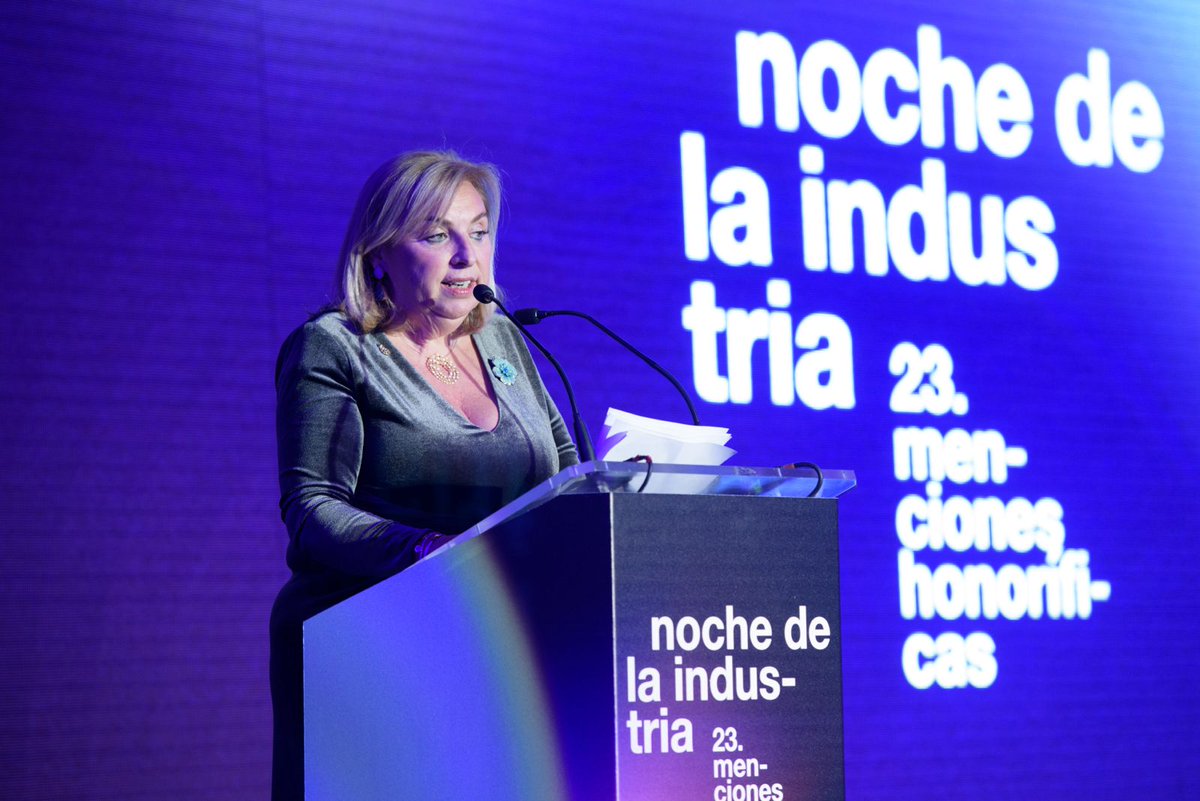 COIIM's tweet image. .@MARISALOFERRER: "Un honor recibir la Mención del #COIIM. Llevamos una trayectoria imparable de innovación y crecimiento. El sector de energía avanza a un futuro sostenible. El desarrollo de las nuevas tecnologías es determinante". #LaNocheDeLaIndustria #AIIM