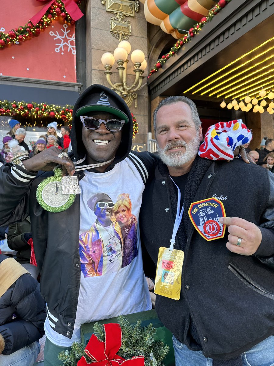 The Thanksgiving Day Parade is my JAM,,, thankx to @Macys for having me. 

WOOWWW @cher you are a legend,, and my girl @jaxwritessongs,,, an honor to hang with your pops and give him his props. NYFD and Supa Hero 9-11 Firefighter 🙏🏾🙏🏾🙏🏾