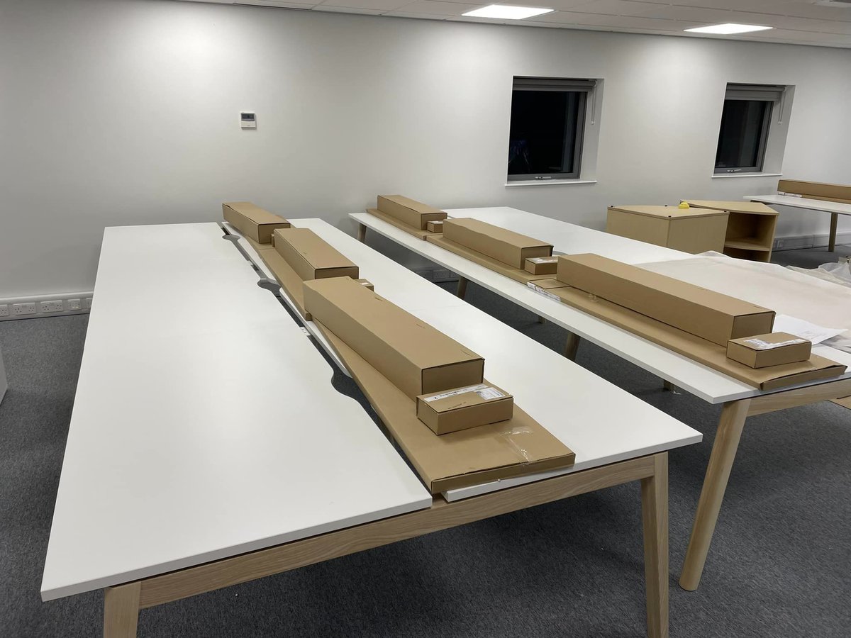 SecureMoveUK's tweet photo. Delivery and assembly of office furniture has taken up most of this week… 

#deliveryservice #whitegloveservices #assembly #officefurniture#officeinstallation https://t.co/ZqaOB0VSQv