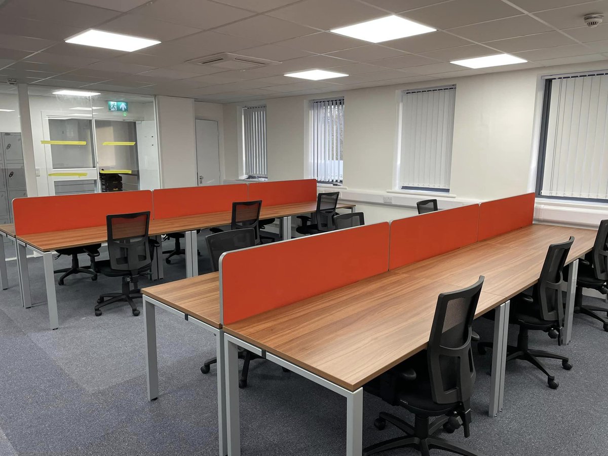SecureMoveUK's tweet photo. Delivery and assembly of office furniture has taken up most of this week… 

#deliveryservice #whitegloveservices #assembly #officefurniture#officeinstallation https://t.co/ZqaOB0VSQv