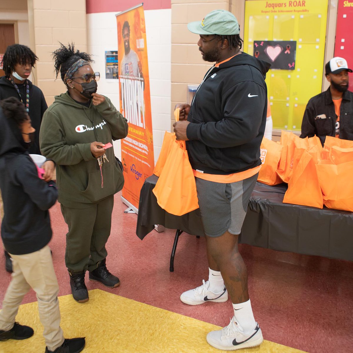 Jennife45487237's tweet photo. ASNF wants to extend warm wishes for a Happy Thanksgiving! We were privileged to provide Turkeys, The Famous Lucious Q Seasoning Rub, and $50 gift cards to our Shroder High School and John P. Parker School Family. #Bengals #DJReader https://t.co/qCxf0zbs6s