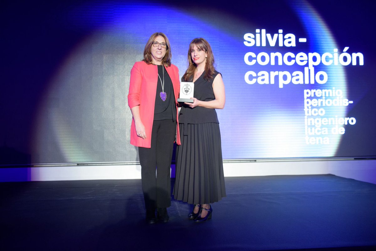 COIIM's tweet image. .@SilviaCCarpallo, V Premio Periodístico #COIIM Ingeniero Luca de Tena. La periodista de @Elmedicoint recibe el premio de @MonicaTouron, secretaria general de la Asociación de la Prensa de Madrid (@aprensamadrid).
#LaNocheDeLaIndustria #AIIM #MencionesHonoríficas #MMHH23