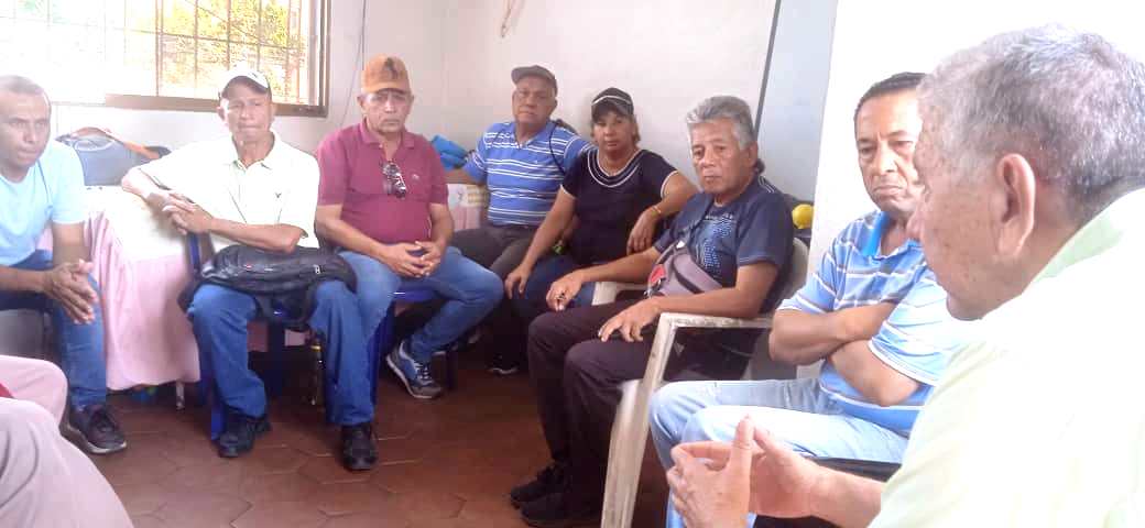 causarcatedral's tweet photo. Reunión equipo político Catedral, organizando y agendando  próximos conversatorios con nuestro líder Alfredo Ramos y establecer estrategia de convocatoria para el acto del 30 de noviembre con María Corina Machado quien tendrá nuestro total apoyo hasta derrotar a la dictadura. https://t.co/lSb1GgCE9o