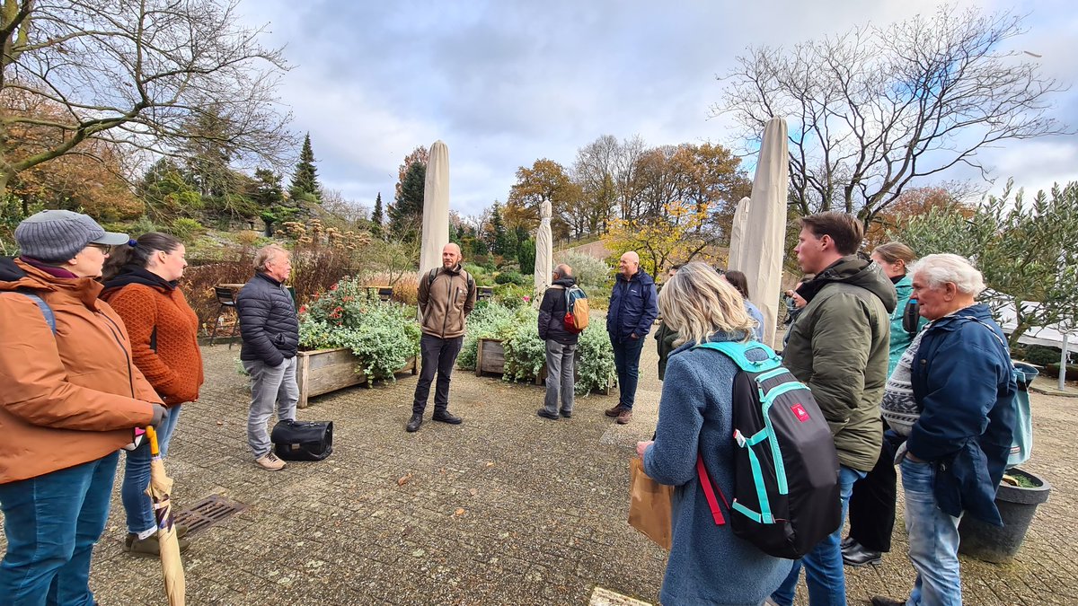 Wat een geweldige kick-off van 'Zorgen voor de natuur van morgen' hebben we gehad <a href="/UUBotu/">Botanische Tuinen UU</a>! Samen met <a href="/LandschappenNL/">LandschappenNL</a> en de <a href="/PostcodeLoterij/">Postcode Loterij</a> en heel veel gedreven mensen gaan we keihard werken aan een back-up van de #natuur en herstel van onze flora. #deelnemersbedankt