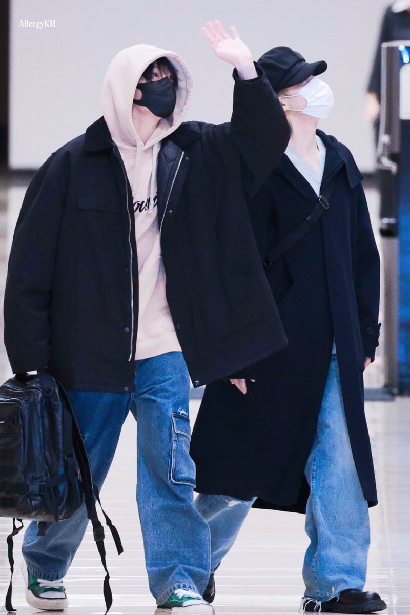 allergykm5813's tweet photo. 231123 GMP 출국 HD 🐾🐾
#정국 #JUNGKOOK #지민 #JIMIN #방탄소년단 #BTS @BTS_twt https://t.co/7H76cHDY6J