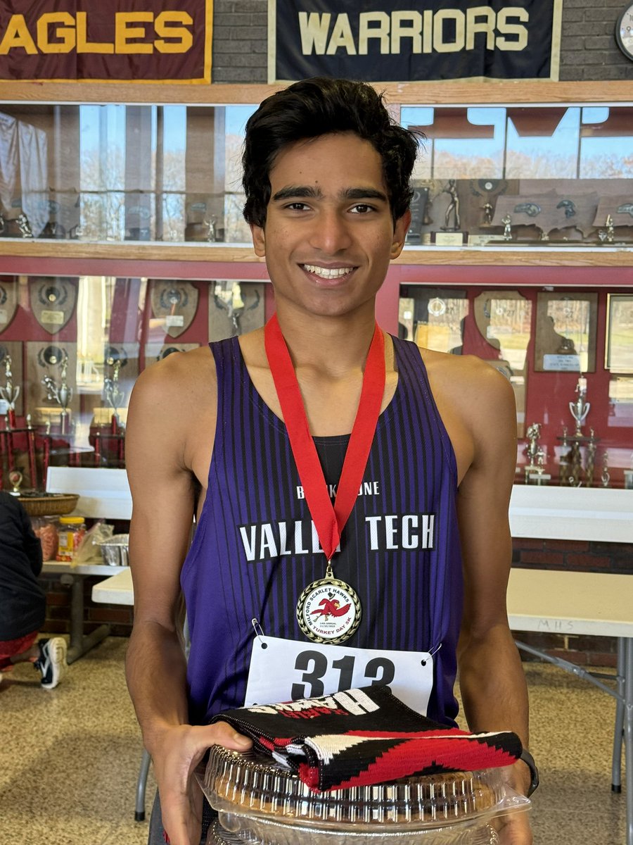 Shout out to <a href="/BVTHighSchool/">BVT</a>  senior Soumith Madadi who won the Milford Turkey Trot! 💜