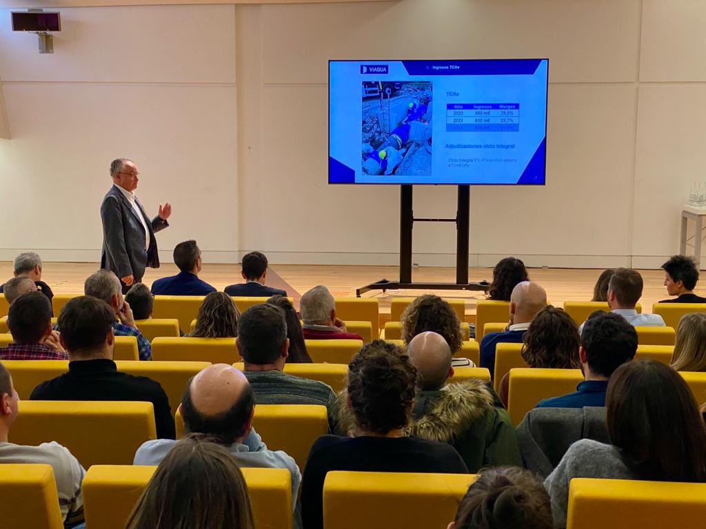 Hoy hemos celebrado la reunión de cuadros de @VIAQUA donde hemos presentado los objetivos de cara a 2024. Mucha ambición pero con este gran #equipo todo es alcanzable 💪🏼💪🏼💪🏼#foco #perseverancia