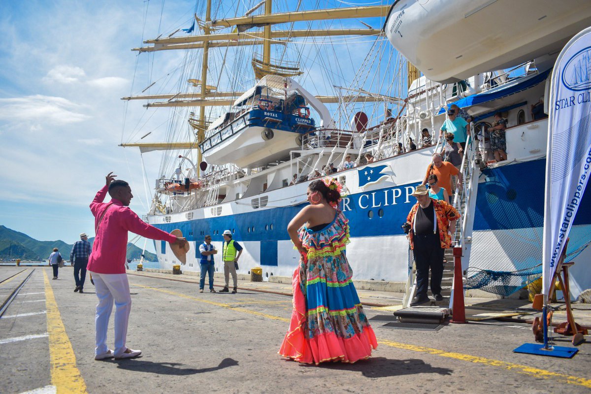 SantaMartaDTCH's tweet photo. Nuestra capital #NaturalmenteMágica recibió el velero Royal Clipper con más de 250 pasajeros y tripulantes a bordo🛳️

Este es el primero que nos visita en la Temporada de Cruceros 2023-2024. 

¡Bienvenidos siempre a Santa Marta! https://t.co/TfQ3W1SfUw