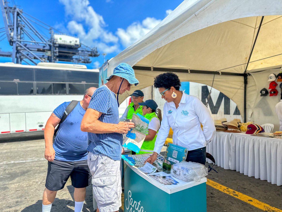 SantaMartaDTCH's tweet photo. Nuestra capital #NaturalmenteMágica recibió el velero Royal Clipper con más de 250 pasajeros y tripulantes a bordo🛳️

Este es el primero que nos visita en la Temporada de Cruceros 2023-2024. 

¡Bienvenidos siempre a Santa Marta! https://t.co/TfQ3W1SfUw