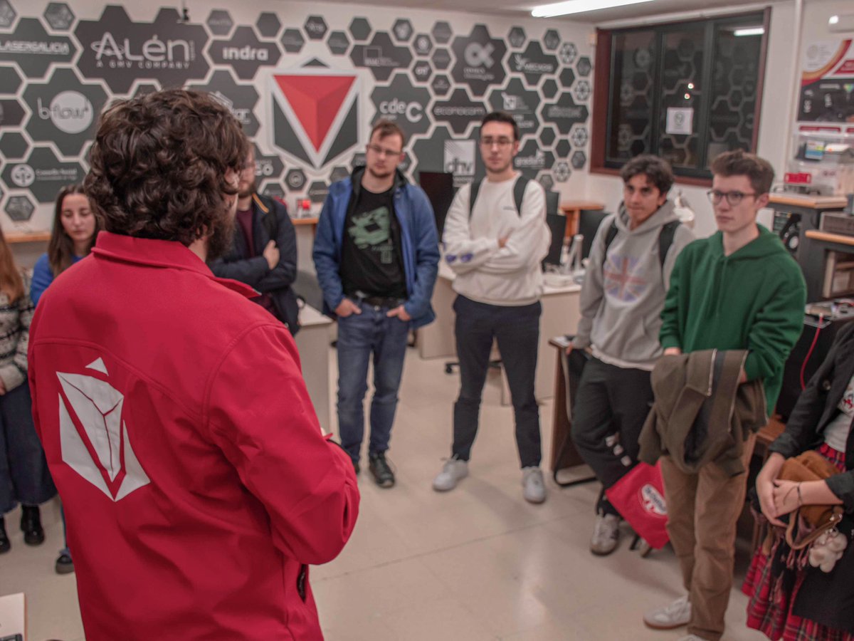 Este martes recibimos una visita internacional... se trata de los estudiantes del programa ERASMUS (@esnvigo)!