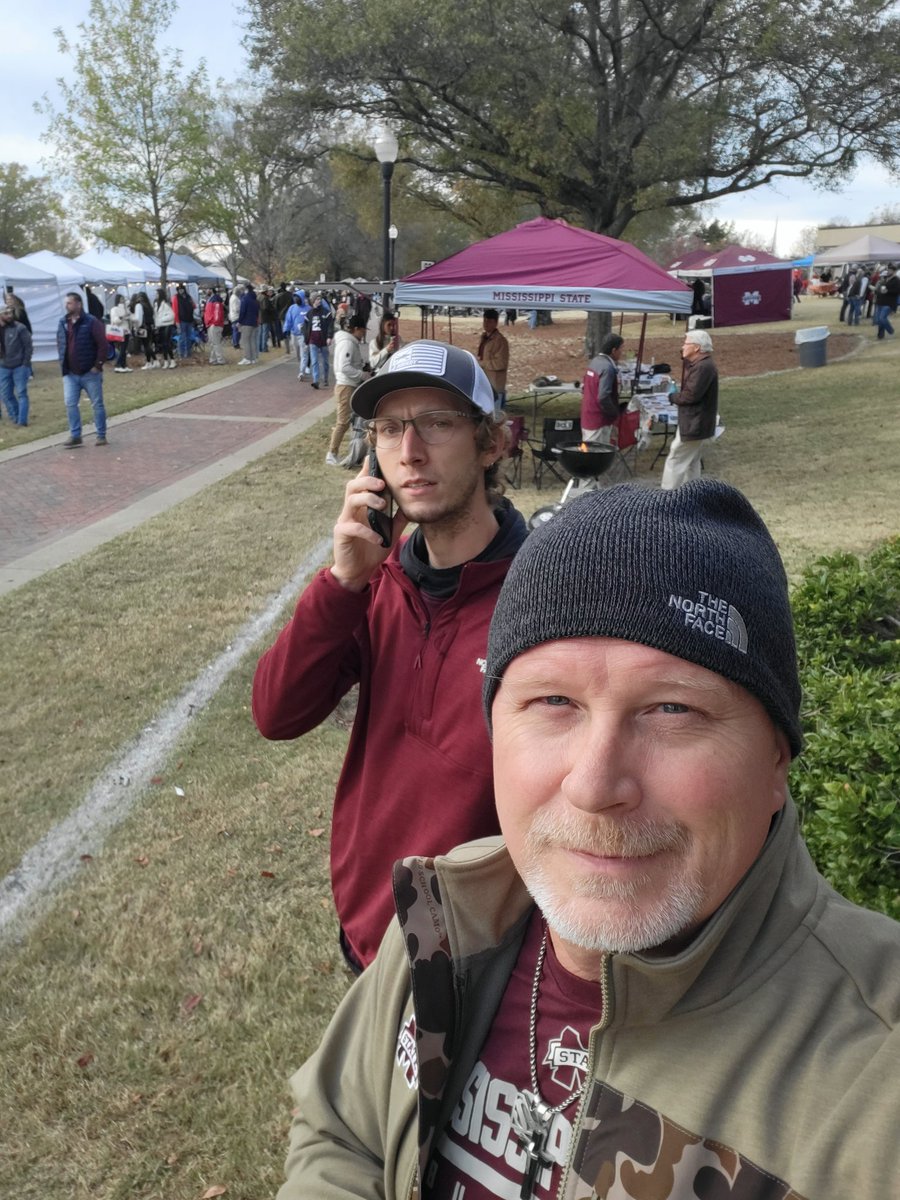 JimmyMi47456606's tweet photo. First EGG BOWL GAME!! #hailstate https://t.co/5D1AuWZhGq