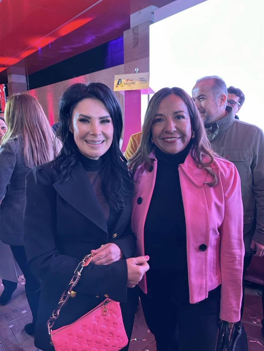 MEMAC_AGS's tweet photo. 🌟 ¡Enhorabuena a @VeronicaGonzalez por los logros de #MEMAC! 💫🙌 Impulsando a Aguascalientes a nivel nacional e internacional con una gran estrategia del Plan de Gobierno de @TereJimenezE. 👏🌐 #Aguascalientes #Logros #LideresDeEstado #MujeresSobresalientes https://t.co/3Y7rT5VfKn