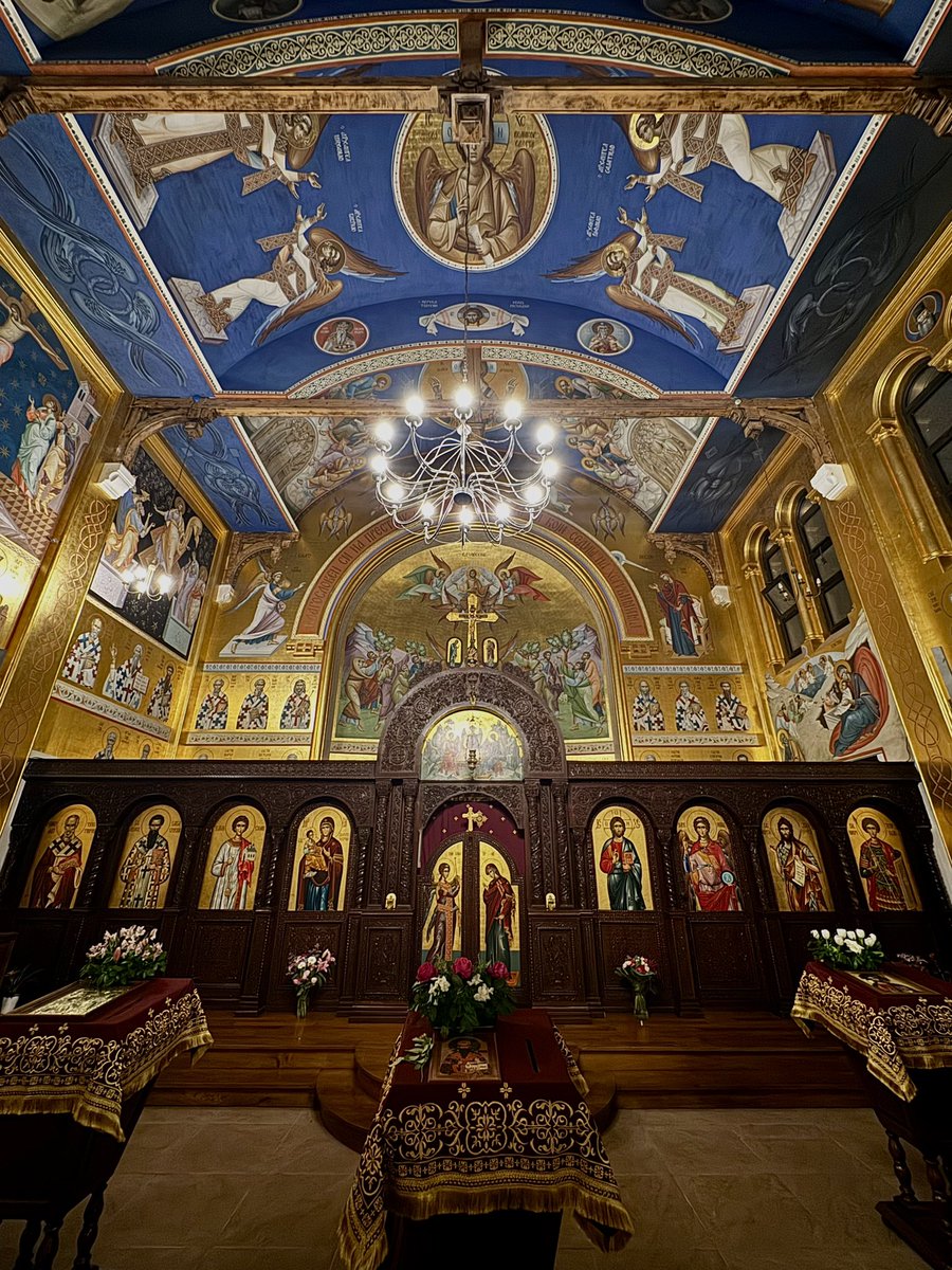 _deactiivate_'s tweet image. mon église bien aimée 🥰
(j’ai profité du fait qu’il y avait personne ce soir pour lui faire un vrai shooting photo 🥺)