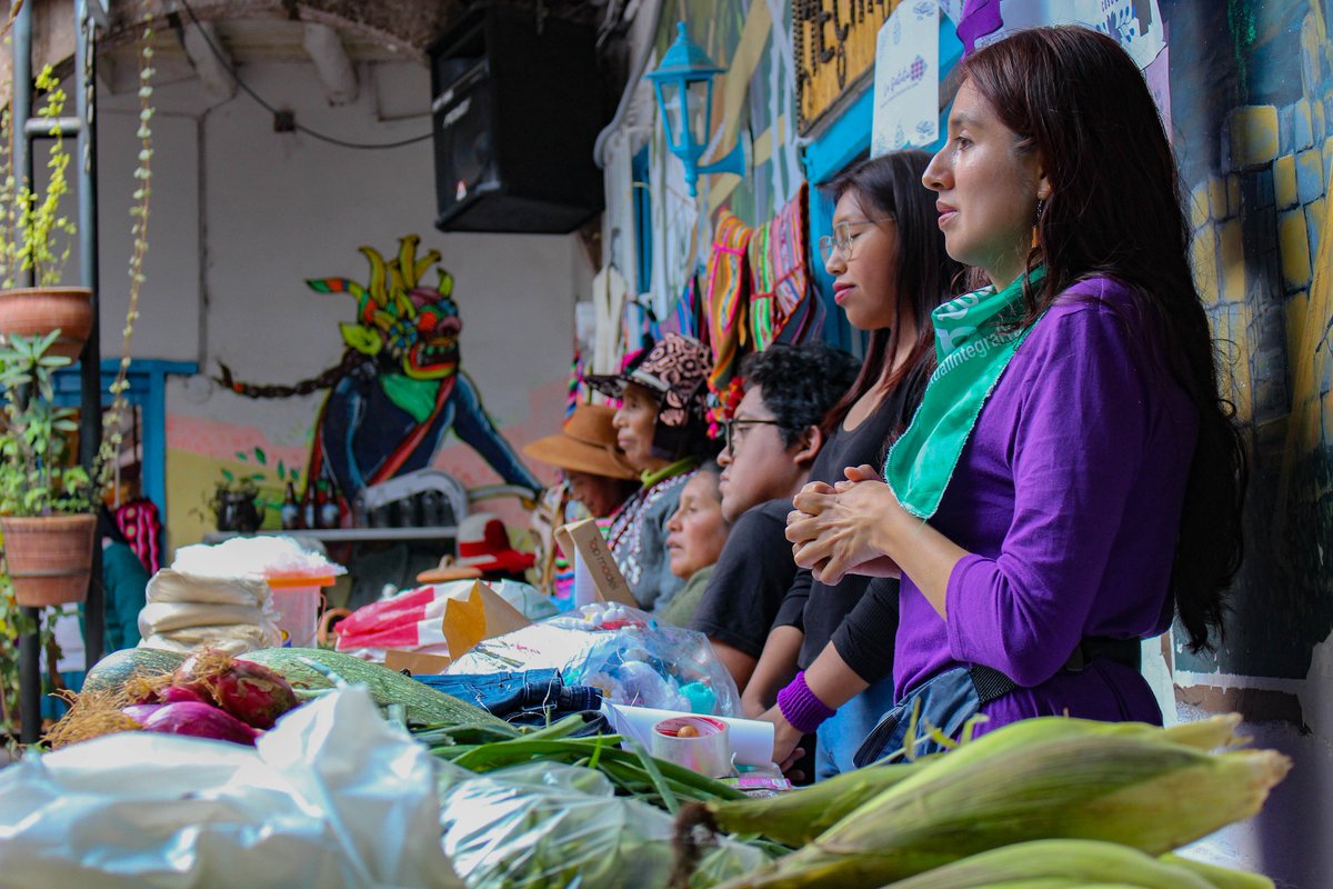 dhsfcusco's tweet photo. Imágenes de la inauguración del "𝑰 𝑭𝒆𝒔𝒕𝒊𝒗𝒂𝒍 𝒑𝒐𝒓 𝒍𝒐𝒔 𝑫𝒆𝒓𝒆𝒄𝒉𝒐𝒔 𝒅𝒆 𝒍𝒂𝒔 𝑴𝒖𝒋𝒆𝒓𝒆𝒔", donde compañeras de las provincias de #Espinar, #Chumbivilcas y #Paruro ofrecieron productos al público. Evento organizado por #DHSF, #CNDDHH y otras organizaciones. https://t.co/hh2sOT6LtW