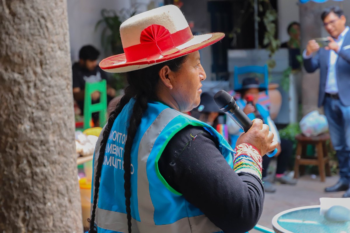 dhsfcusco's tweet photo. Imágenes de la inauguración del "𝑰 𝑭𝒆𝒔𝒕𝒊𝒗𝒂𝒍 𝒑𝒐𝒓 𝒍𝒐𝒔 𝑫𝒆𝒓𝒆𝒄𝒉𝒐𝒔 𝒅𝒆 𝒍𝒂𝒔 𝑴𝒖𝒋𝒆𝒓𝒆𝒔", donde compañeras de las provincias de #Espinar, #Chumbivilcas y #Paruro ofrecieron productos al público. Evento organizado por #DHSF, #CNDDHH y otras organizaciones. https://t.co/hh2sOT6LtW