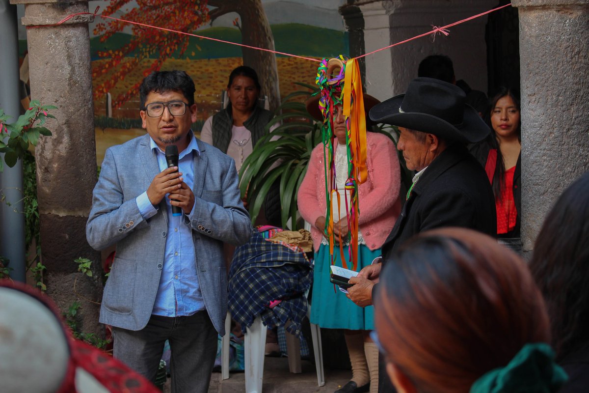 dhsfcusco's tweet photo. Imágenes de la inauguración del "𝑰 𝑭𝒆𝒔𝒕𝒊𝒗𝒂𝒍 𝒑𝒐𝒓 𝒍𝒐𝒔 𝑫𝒆𝒓𝒆𝒄𝒉𝒐𝒔 𝒅𝒆 𝒍𝒂𝒔 𝑴𝒖𝒋𝒆𝒓𝒆𝒔", donde compañeras de las provincias de #Espinar, #Chumbivilcas y #Paruro ofrecieron productos al público. Evento organizado por #DHSF, #CNDDHH y otras organizaciones. https://t.co/hh2sOT6LtW