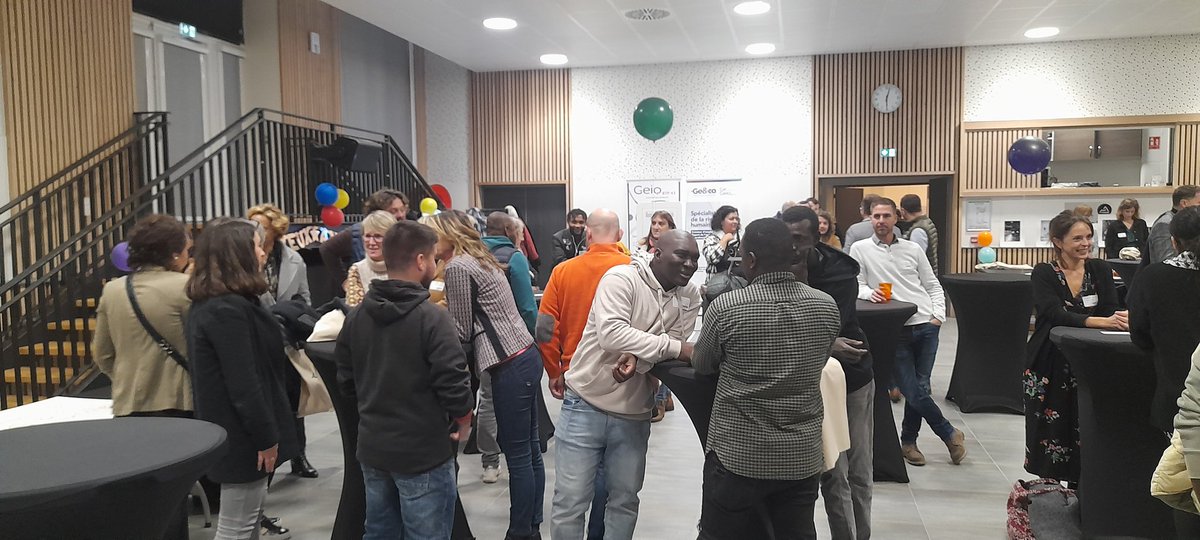 #AvecPôleEmploi partenaire du GEIQ BTP Haute-Loire, soirée anniversaire avec présentation de nombreux salariés qui ont bénéficié des services.  Occasion aussi de dire merci à sa directrice, Severine Comunello, qui quitte ses fonctions. <a href="/PeyrardK/">PEYRARD Karine</a>