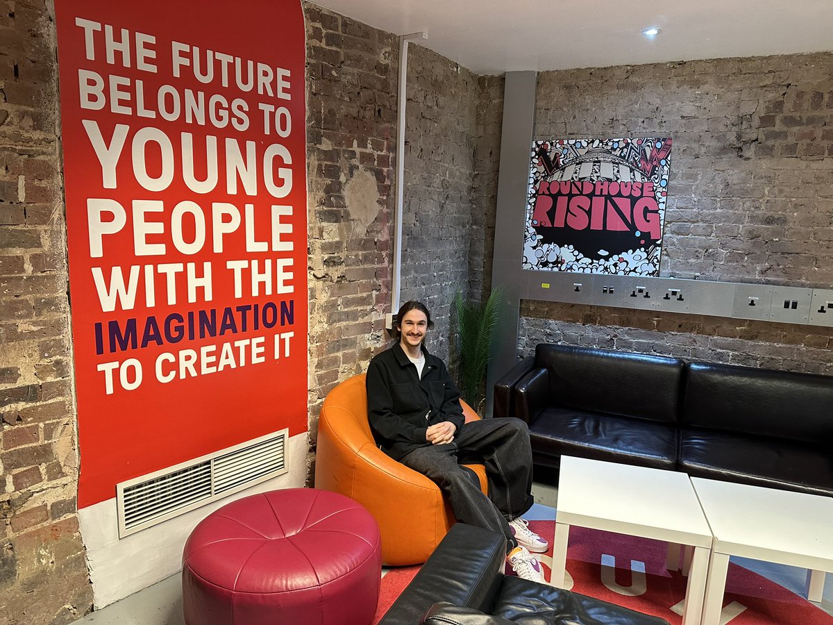Wish us luck at the #cypnowawards! We love to visit peer organisations like @theroundhouse to learn about their approach. Thanks so much for having us. We met up with @ricardoburt02 and were inspired hearing about his producer role @foundation.fm #youthvoices #peerlearning