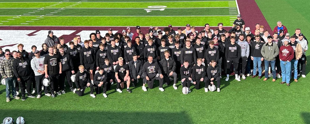 𝒫𝒶𝓃𝓉𝒽𝑒𝓇 𝐹𝒶𝓂𝒾𝓁𝓎 🦃 🐾 

Thankful for another opportunity to gather with Family, Friends, &amp; Pike High Alumni on Thanksgiving Morning in preparation for the Class A State Semifinals. 

#ForTheCity