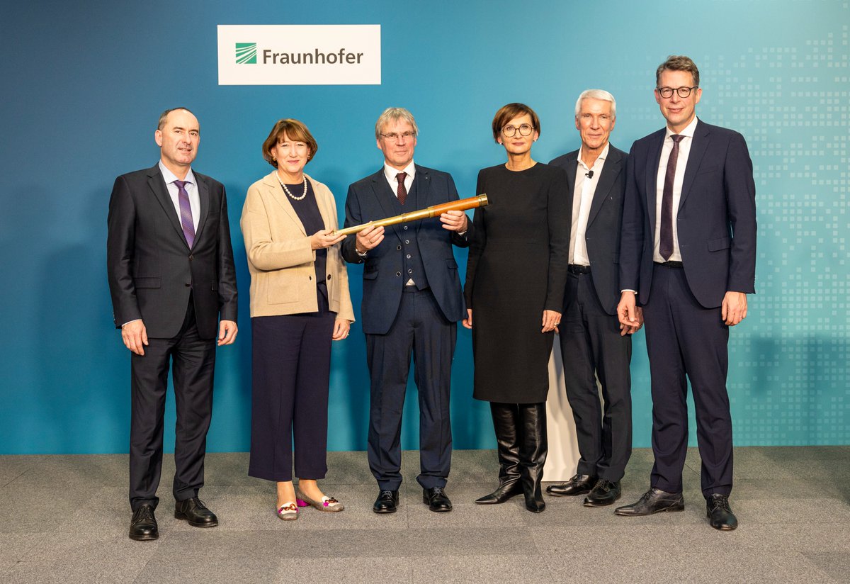 Heute feierte die Fraunhofer-Gesellschaft den Amtsantritt ihres neuen Präsidenten Prof. Dr.-Ing. Holger Hanselka im Beisein hochkarätiger Gäste aus Politik und Wirtschaft. Unter dem Motto »Wandel durch Werte« erläuterte er die Eckpfeiler seiner Präsidentschaft.