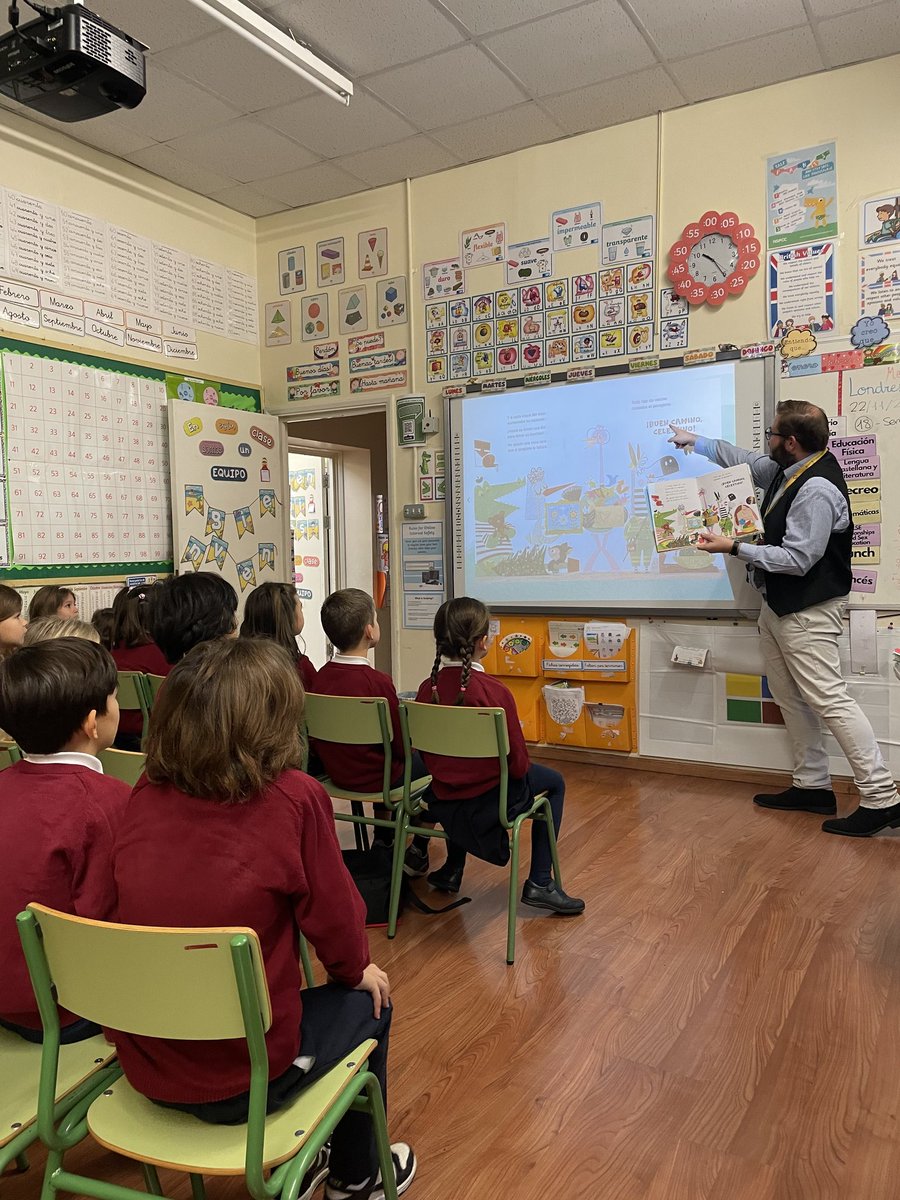 Canada_Blanch's tweet image. Por último, se ha leído el libro "¡Buen camino, Celestino!" en formato papel y digital (#eLeo) y se ha hecho una manualidad que se llevarán a casa de recuerdo. Gracias de nuevo a las voluntarias y esperando conocer más detalles de otras CCAA @AccEducativaExt @consejeriauk.