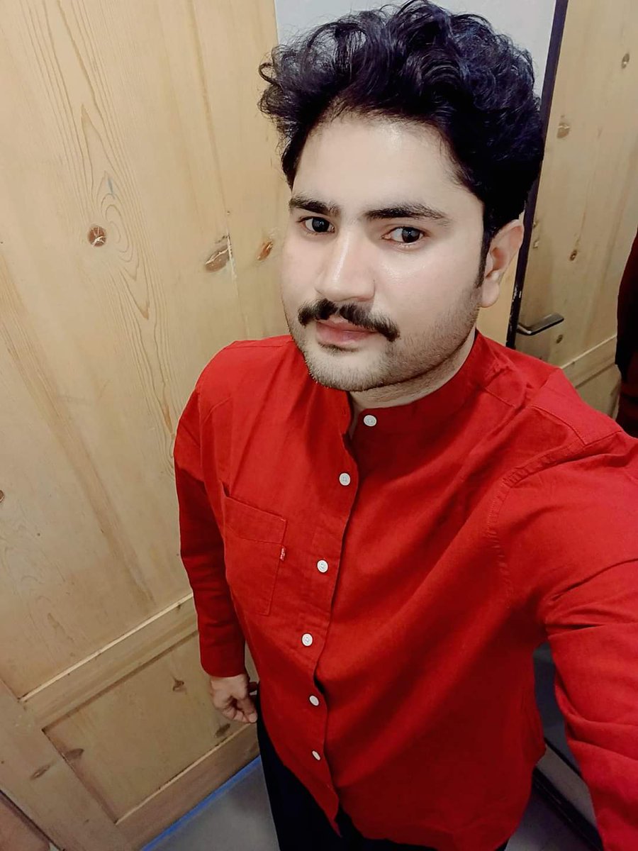banbhan_raza's tweet photo. #RedThursday ❤️ https://t.co/m1RjErS55O