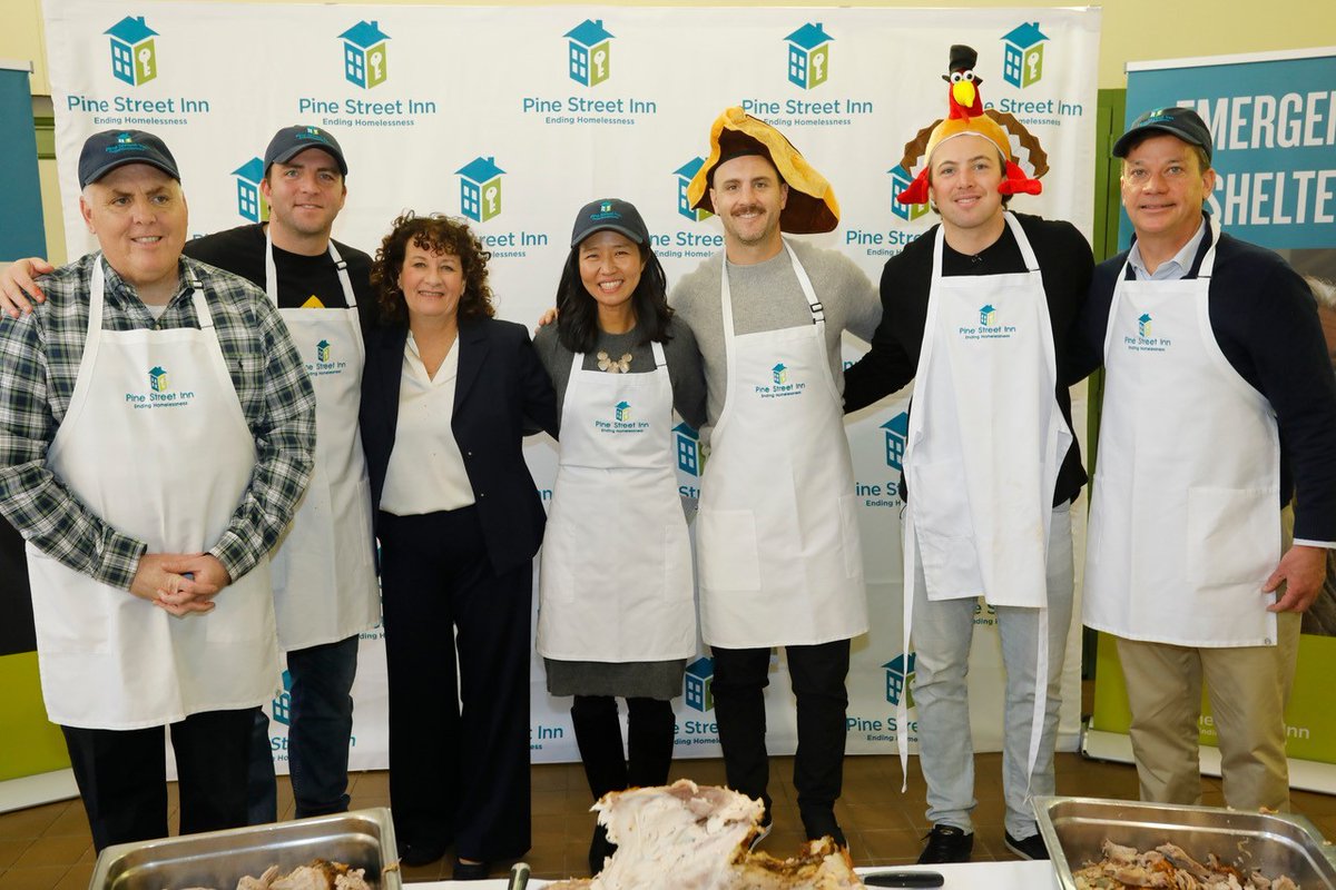 PineStreetInn's tweet image. Thank you to @MayorWu, @EdforBoston, @JohnMoranfor9, @FitzforBoston, @CMcAvoy44, @shattdeuces and @NHLBruins for joining us today to help make our guests feel special and for being part of Pine Street Inn’s community! Thank you for all you do to support us throughout the year.