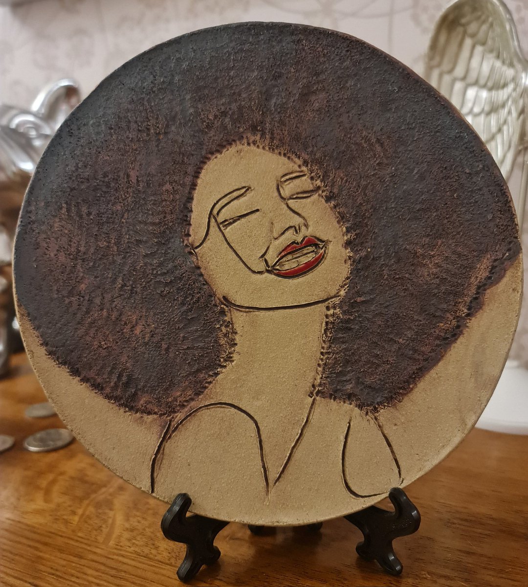 A new diva!  My first time using iron oxide,  with the exception of her red lip glaze 💋 

#diva #afro #redlips #ironoxide #blackwoman #blackart #ceramics #ukceramics #ukpottery #shropshirepottery #glaze