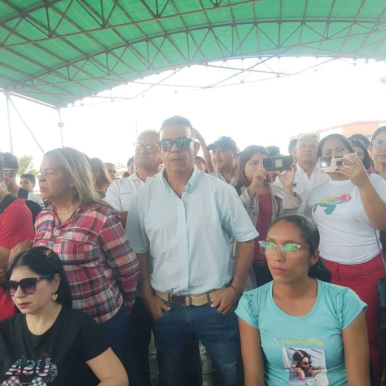 UPTJAA: Con alegría y entusiasmo la Extensión Anaco recibió de parte del Alcalde Bolivariano JESÚS RÍOS, seis Aires Acondicionados destinados a mejorar los espacios académicos, beneficiando a más de dos mil estudiantes. <a href="/mppeduniv/">@MPPEDUNIV</a> <a href="/jesusriosanaco/">Jesús David Ríos</a> <a href="/luismarcanos/">Luis Marcano</a> <a href="/sandraoblitasr/">Sandra Oblitas Ruzza</a>