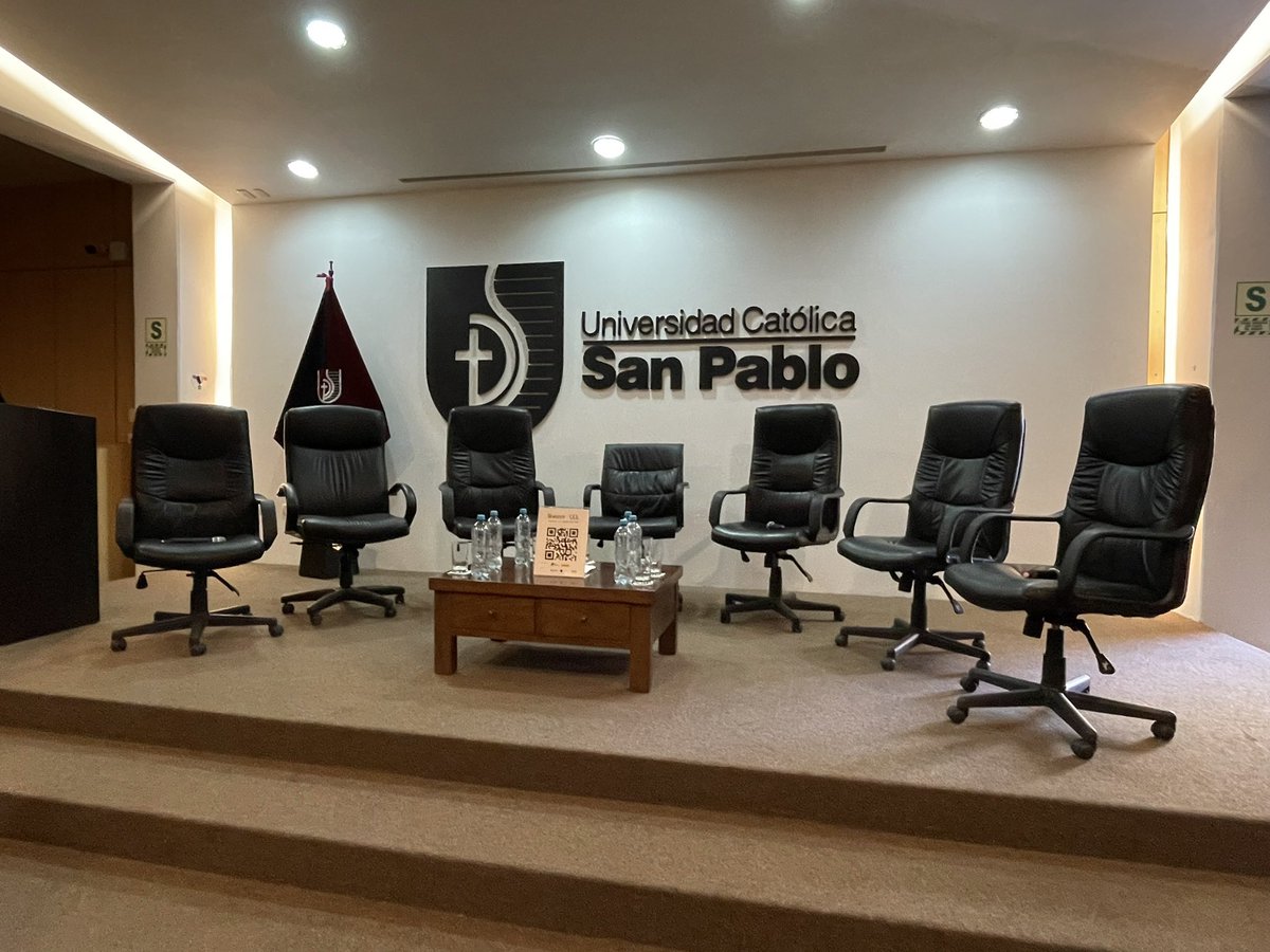 Techtulia's tweet photo. Excursus: Sol radiante en #Arequipa! 
Y mejores charlas alrededor de la #innovacion #tecnologia #productividad a propósito del lanzamiento de los @premio_avonni en #Peru. 
Gracias #Tecsup #UniversidadSanPablo @camaradelima https://t.co/9VFmuCB8wb