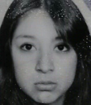 Sofía Herrera está desaparecida desde el 2008 en Tierra del Fuego, Argentina. Compartimos una foto de su mamá a los 16 años, que puede ayudar a saber cono sería hoy Sofía😔😢
Por favor no dejemos de buscarla!
Cualquier información avisar #URGENTE al ☎ (02964) 435000, o 134