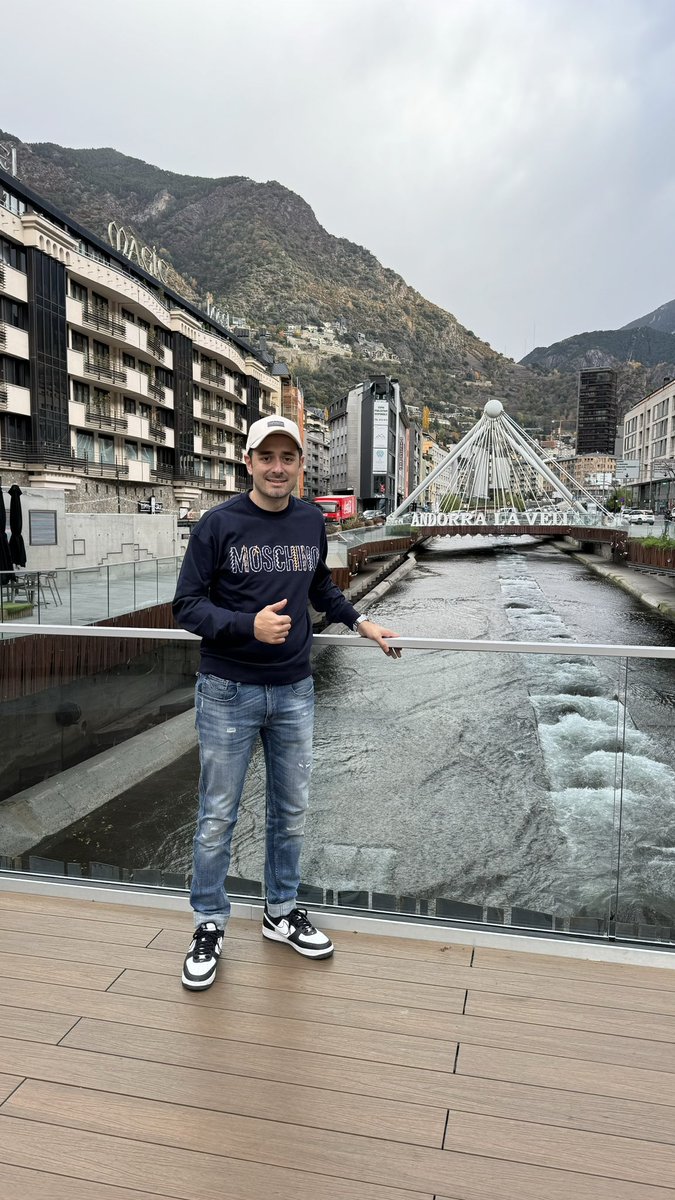 hobbiecode's tweet image. Acabo de llegar del viaje de Andorra. Es otro rollo. Es un ambiente de constante emprendimiento. Relaciones humanas, más probabilidad de éxito.
El tema fiscal es secundario.