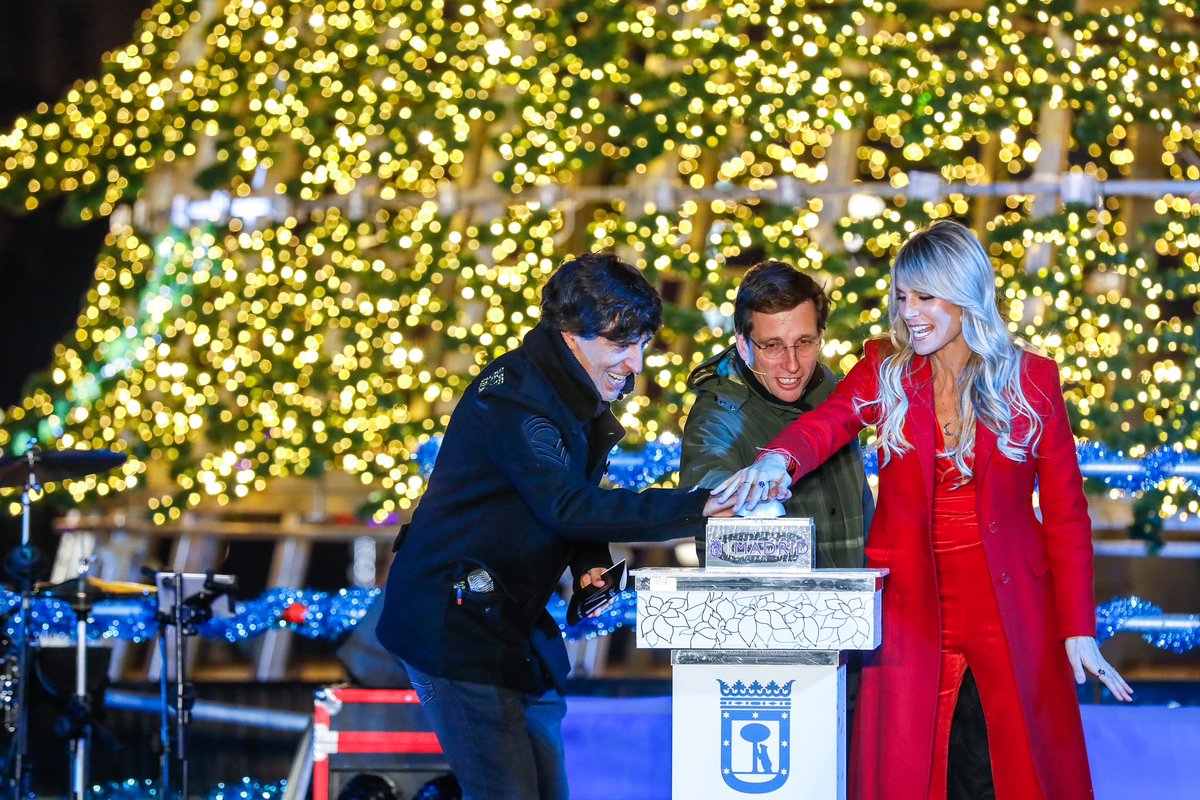 AlmeidaPP_'s tweet photo. La magia de la Navidad ilumina Madrid. 

Tenemos una ciudad abierta, acogedora, alegre, de futuro y esperanza. Todo gracias a los madrileños. 

¡A disfrutar de la Navidad! https://t.co/UbqrC24aLU