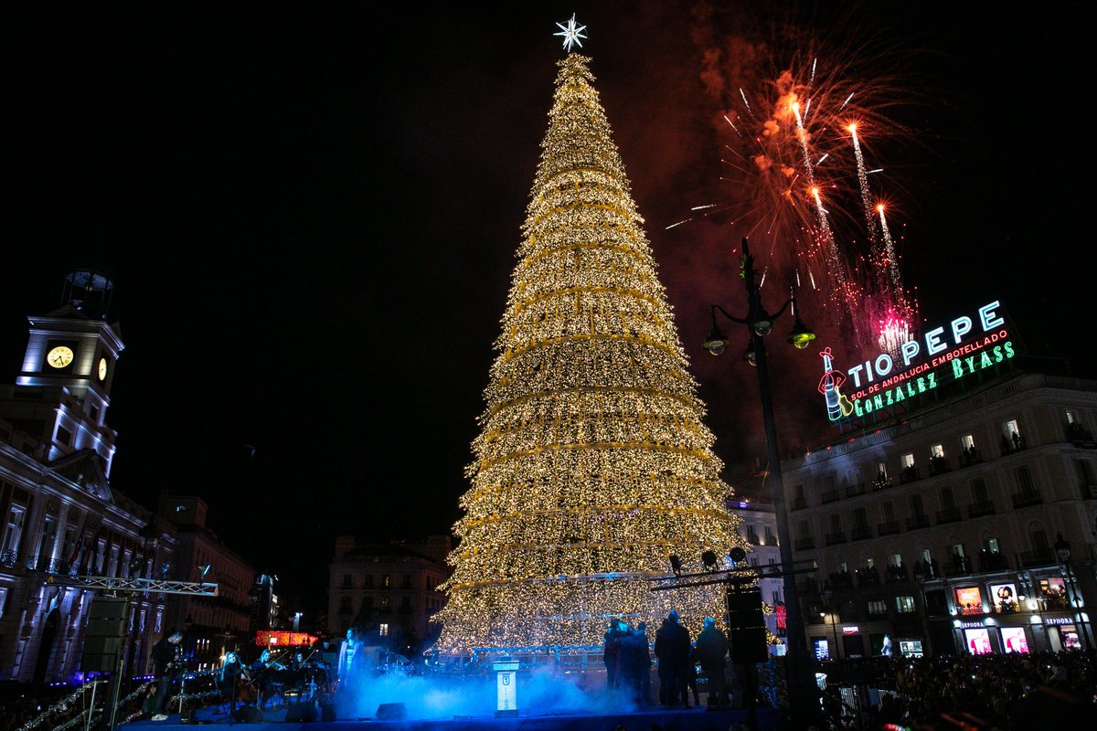 AlmeidaPP_'s tweet photo. La magia de la Navidad ilumina Madrid. 

Tenemos una ciudad abierta, acogedora, alegre, de futuro y esperanza. Todo gracias a los madrileños. 

¡A disfrutar de la Navidad! https://t.co/UbqrC24aLU