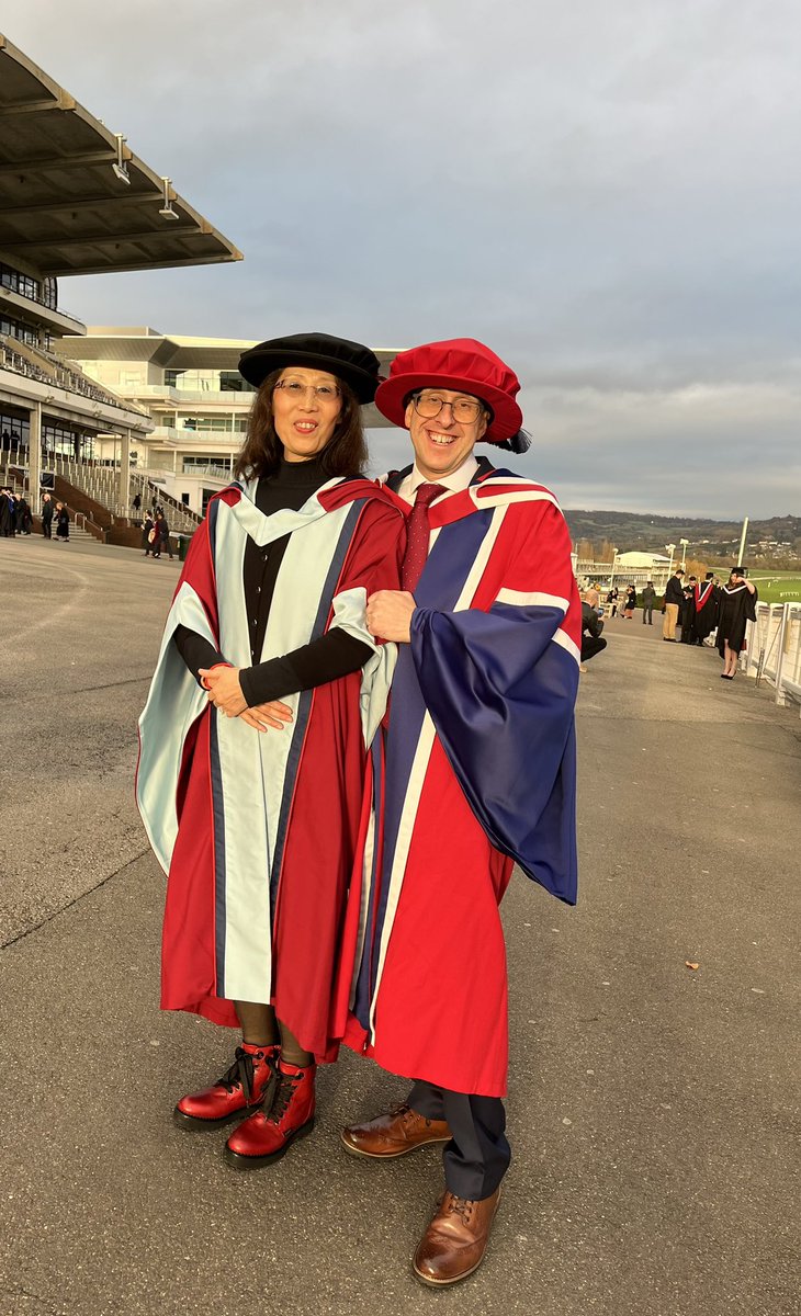 AlanMarvell's tweet photo. Celebrating the class of 2023. Congratulations to all our graduates! @uniofglos #GlosGrads #TeamGlos @eventsglos @BusinessUoG https://t.co/YgF7s2mf0C