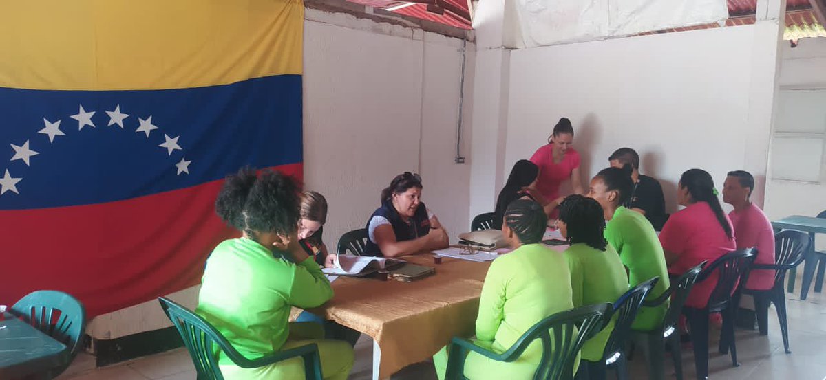 Derecho_paz's tweet photo. En los distintos anexos femeninos de los Centros Penitenciarios del país, nos encontramos realizando atención jurídica y evaluaciones psicosociales a toda la población privada de libertad, como garantía de sus derechos fundamentales. https://t.co/L4eYhy3LwL